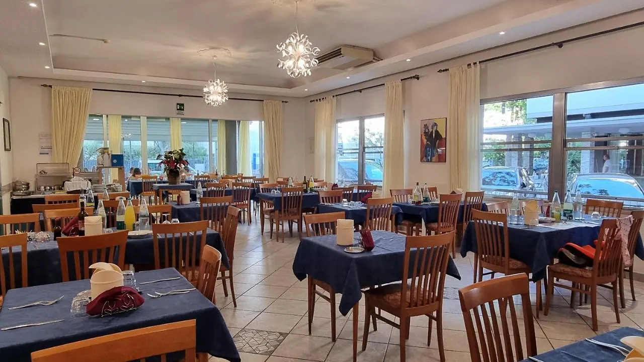 Hotel Costanza Cesenatico 2*,